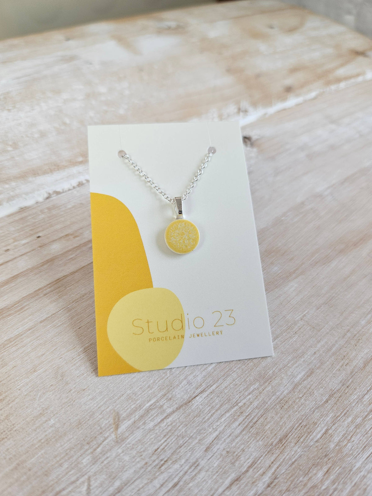 Pendant Circle: Ivy