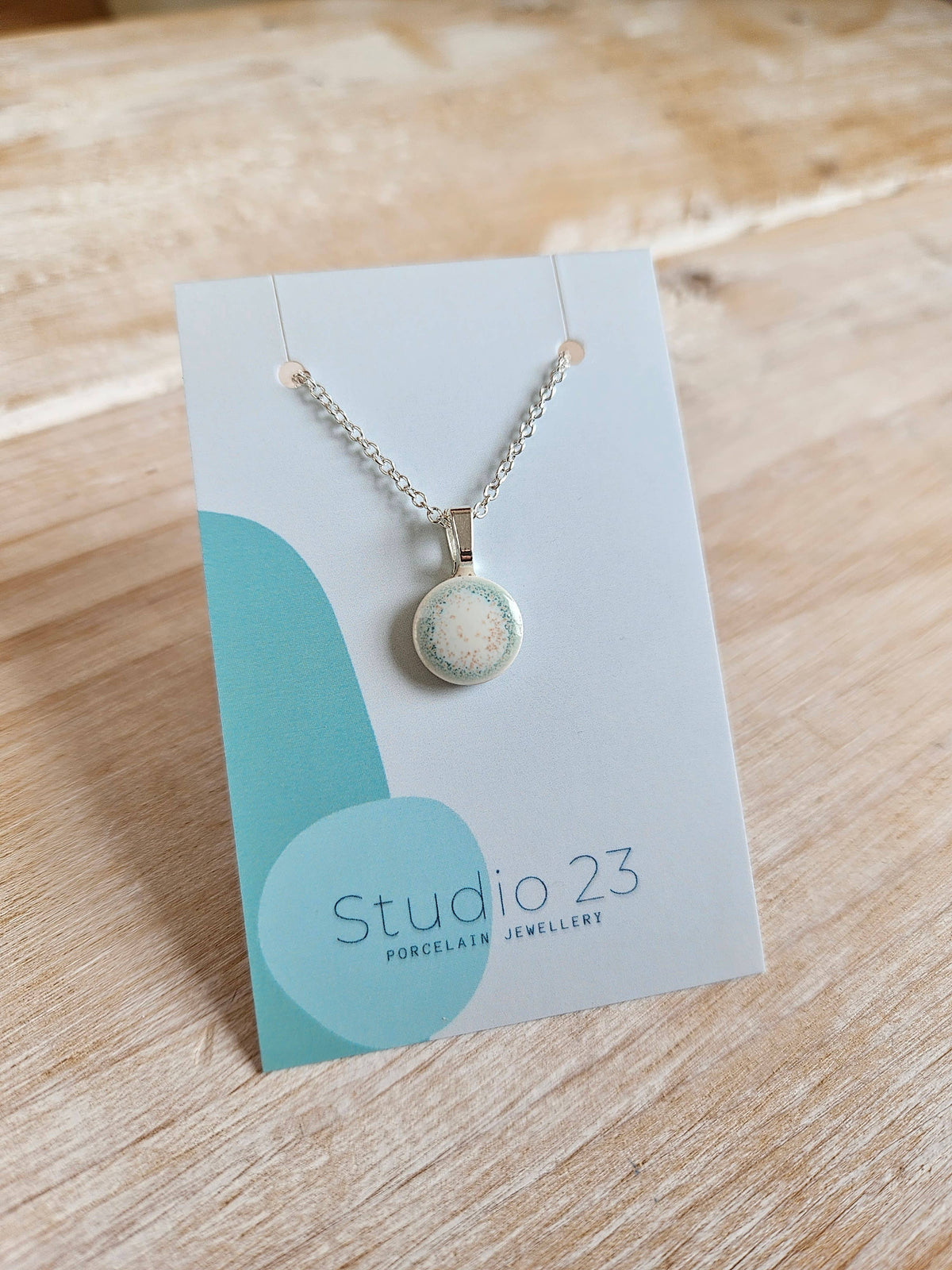 Pendant Circle: Ivy
