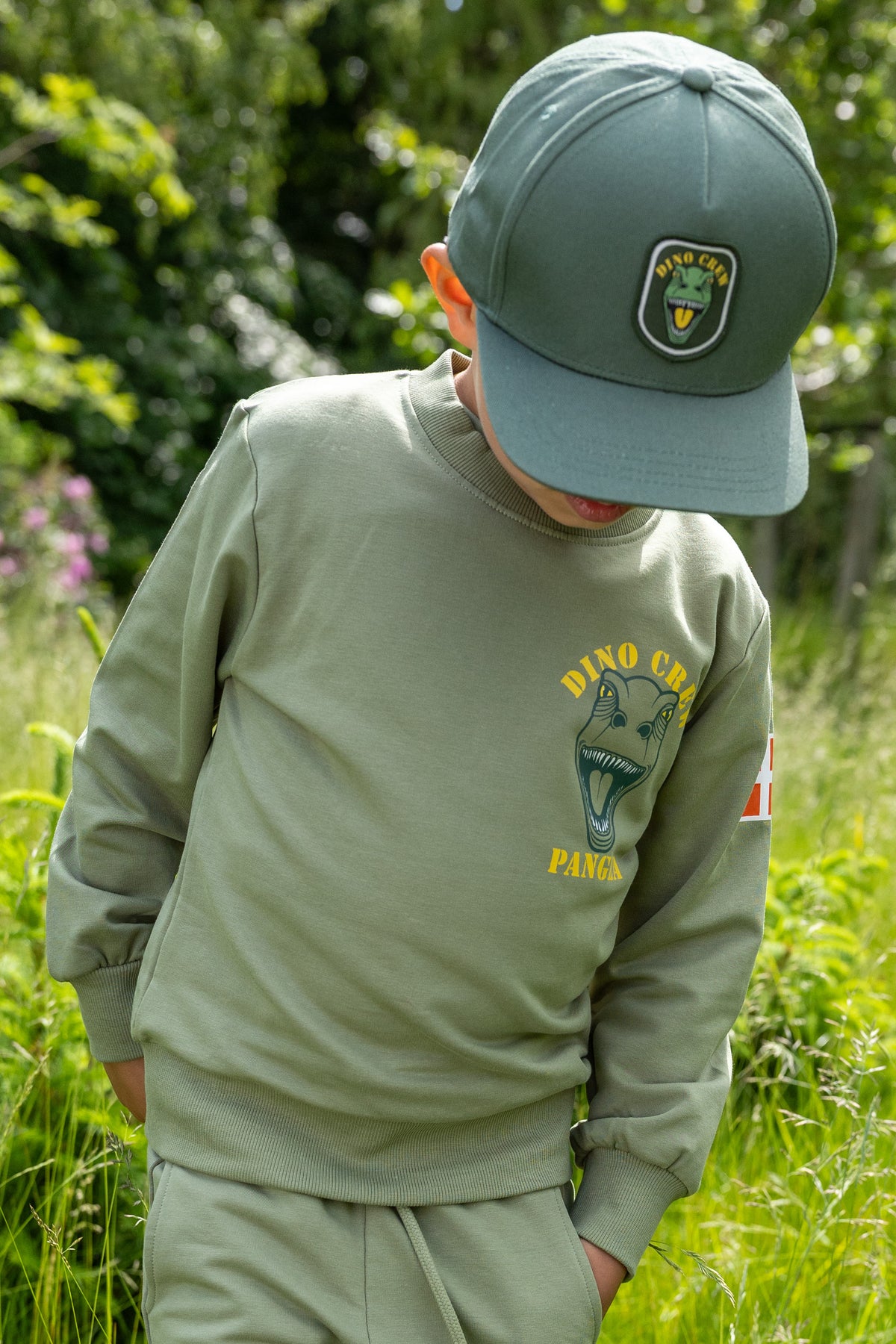 Sød sweatshirt til børn med print af t-rex dinosaur