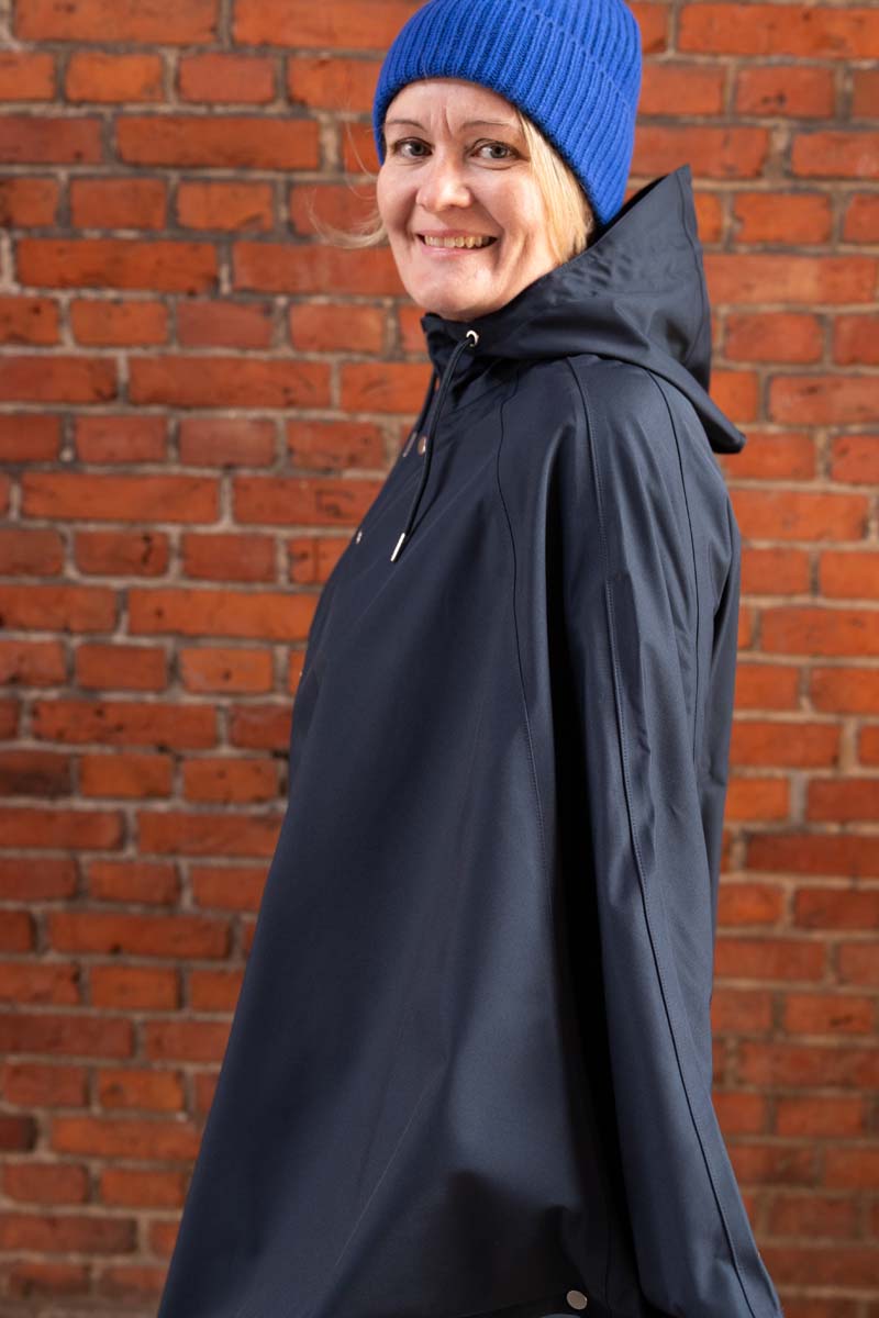 Regnponcho i navyblå til kvinder