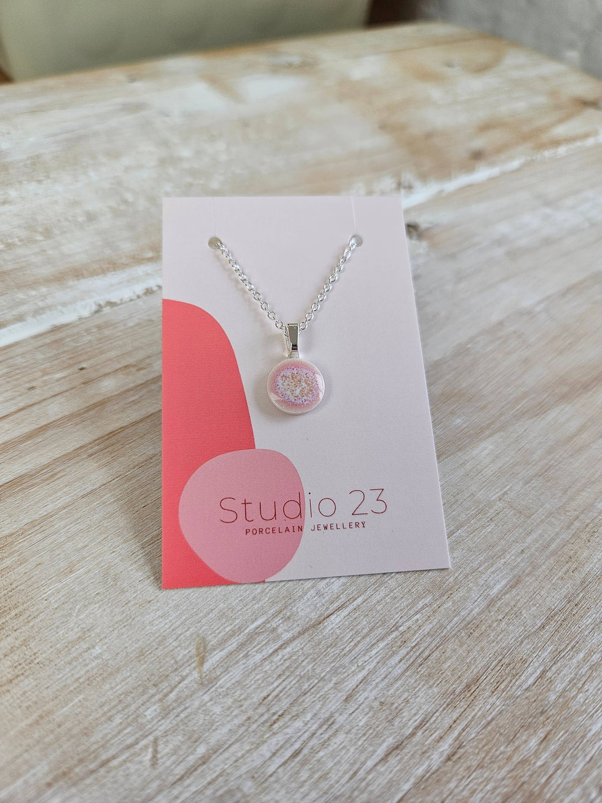 Pendant Circle: Ivy