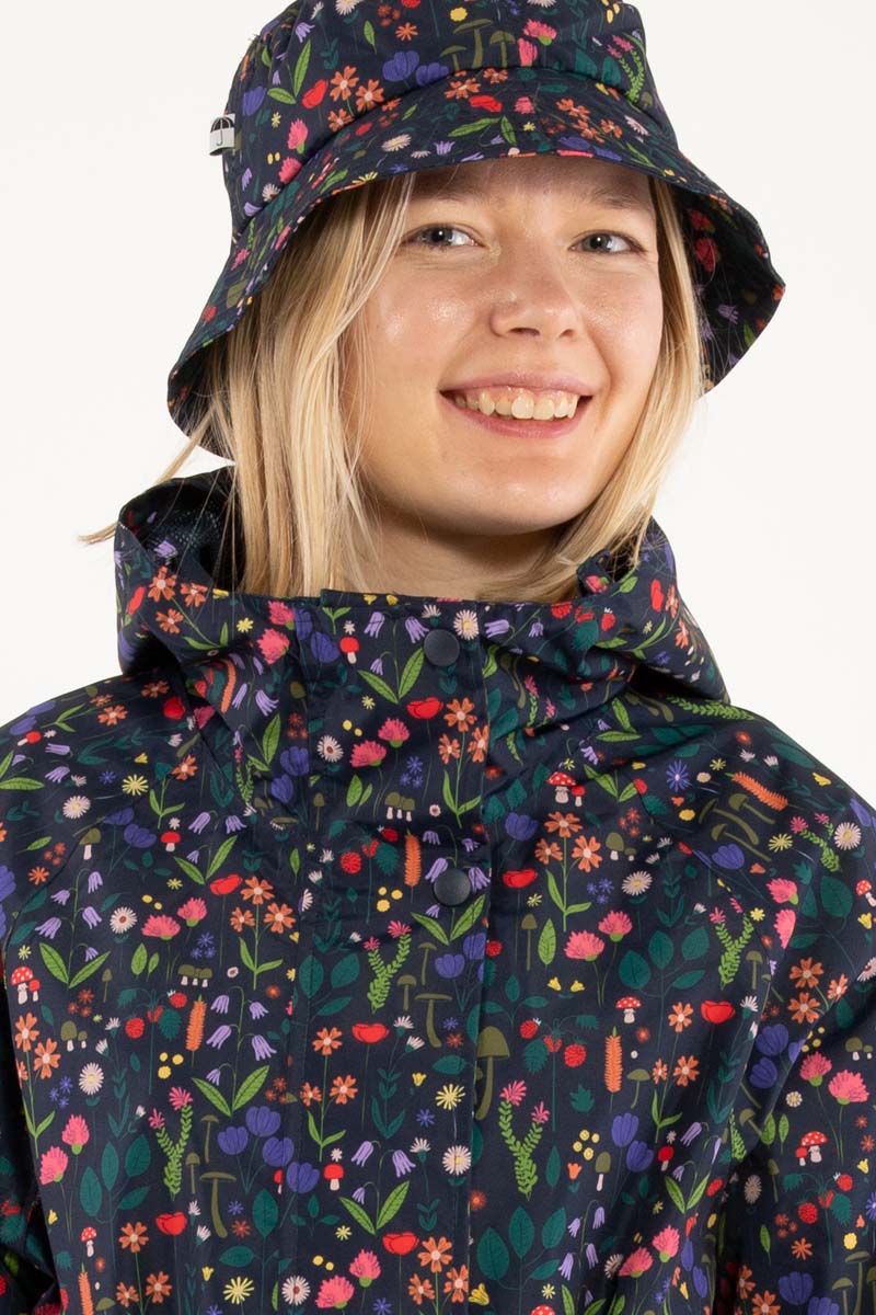 Vandtæt regnhat med blomstret mønster