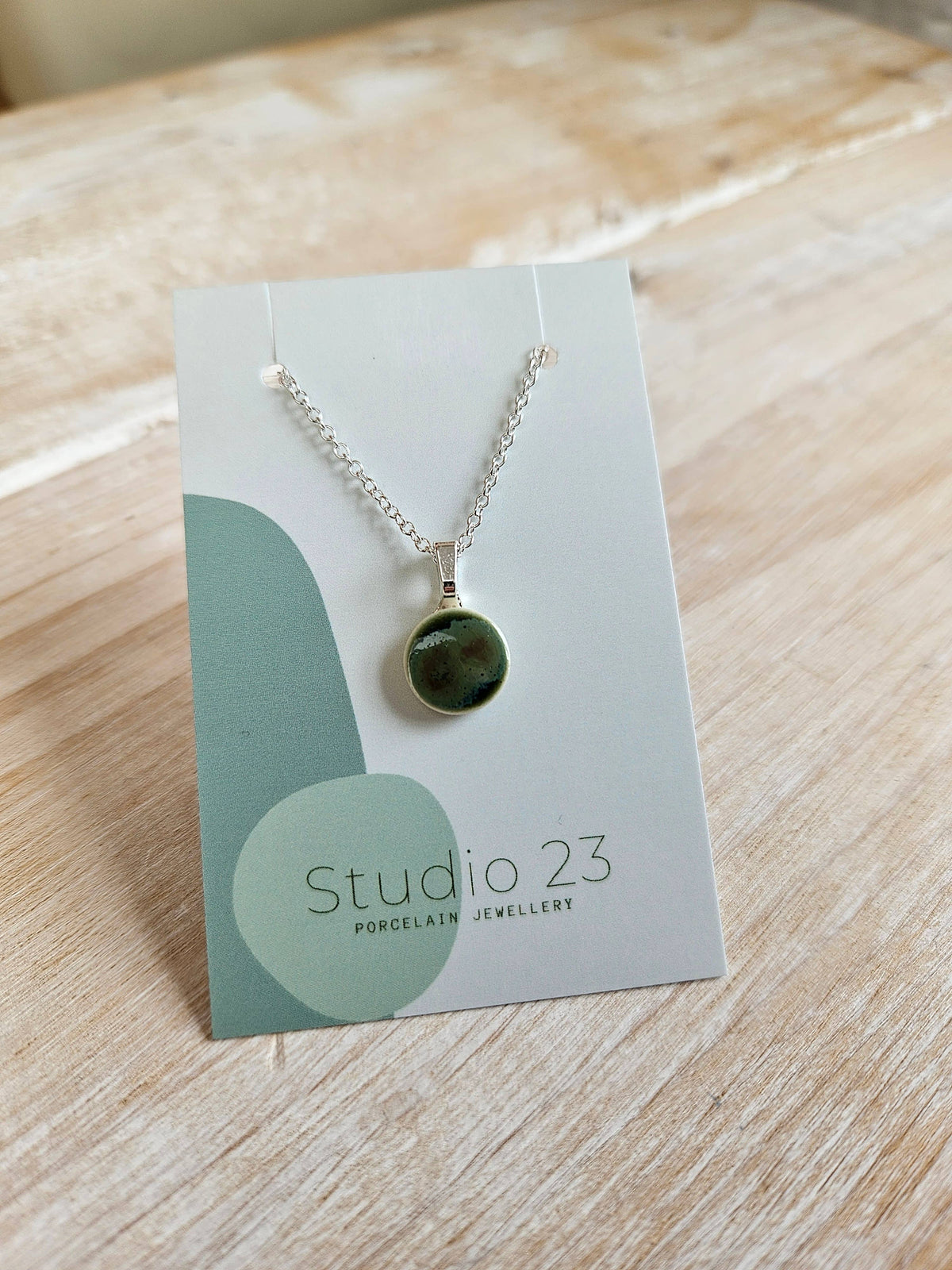 Pendant Circle: Ivy