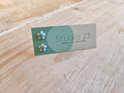 Stud Flower Earrings Pair: Lilac