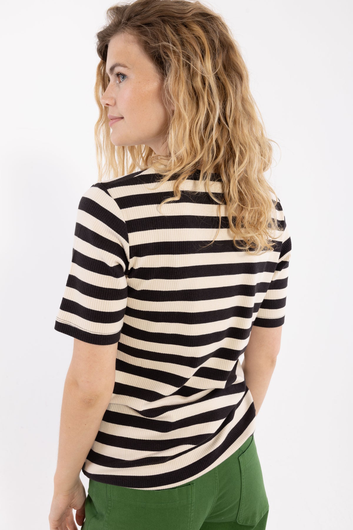 ESS - Danefriend Tee Chalk/Black