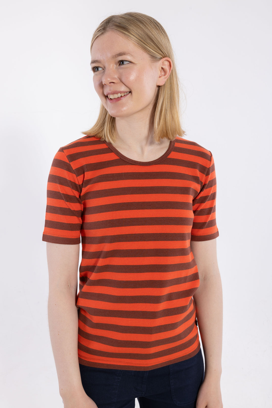 ESS - Danefriend Tee Bright Red/Dk Brick