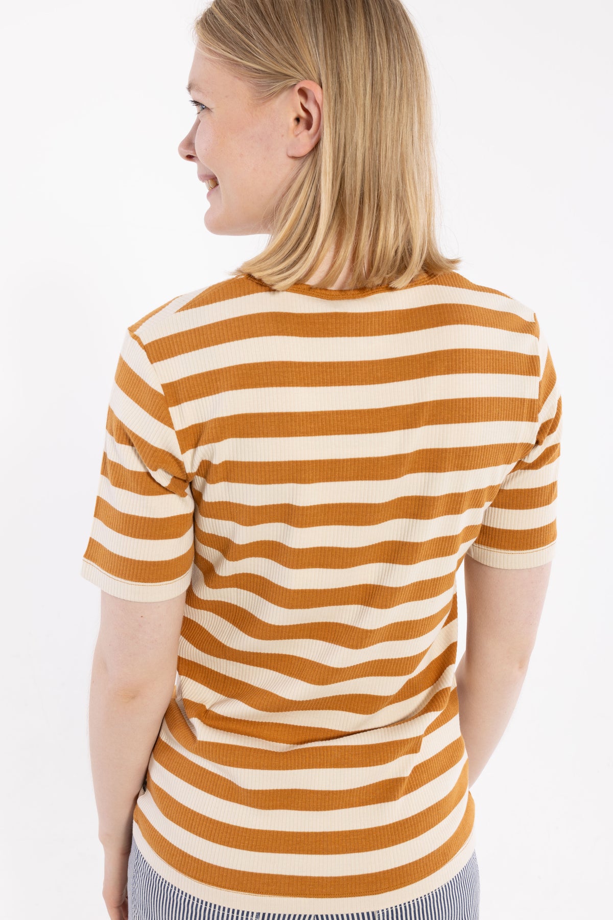 ESS - Danefriend Tee Golden Honey/Chalk