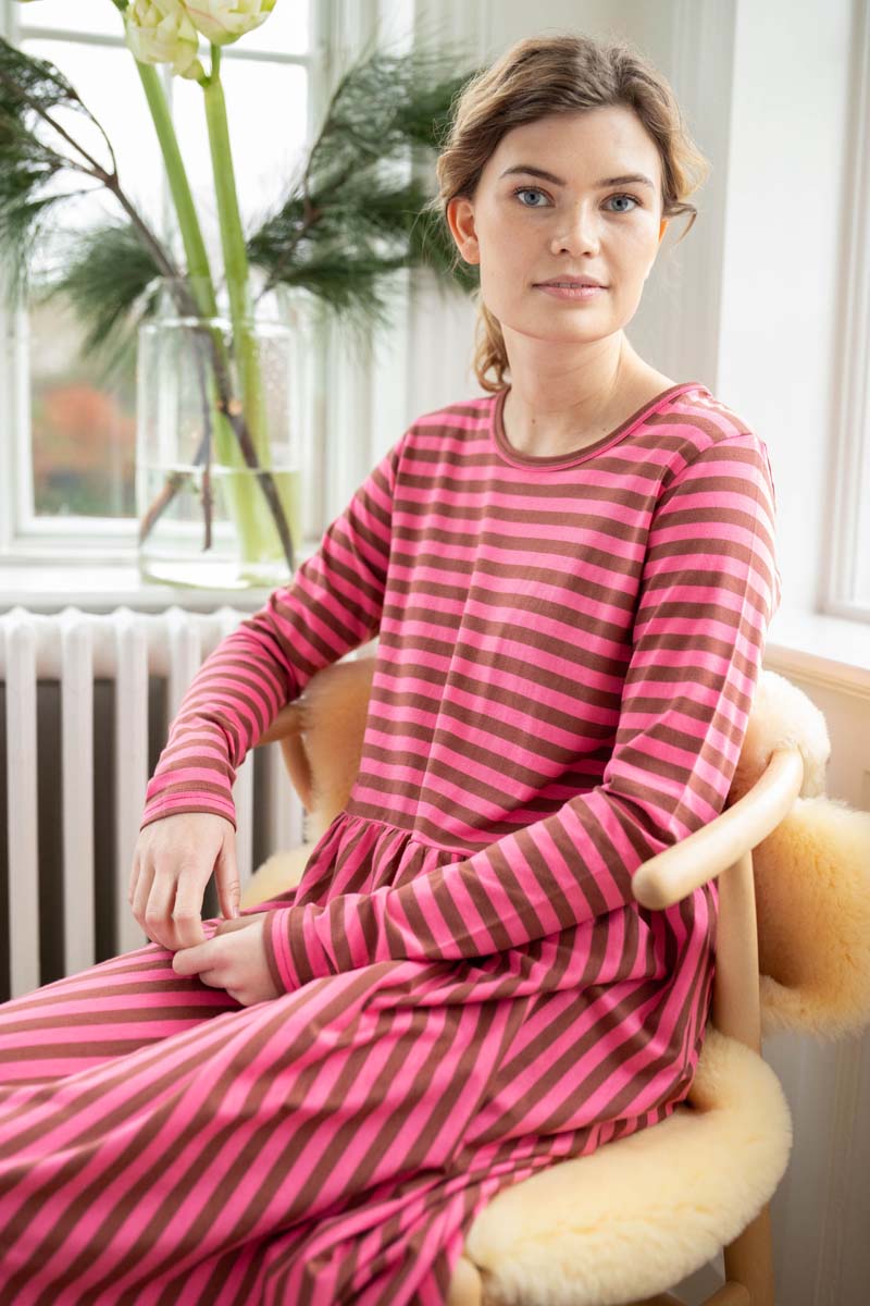Kjole med striber til kvinder.