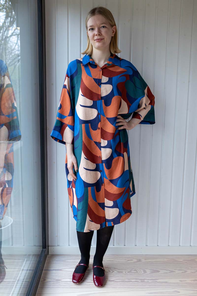 Mønstret viscose kjole til dame.