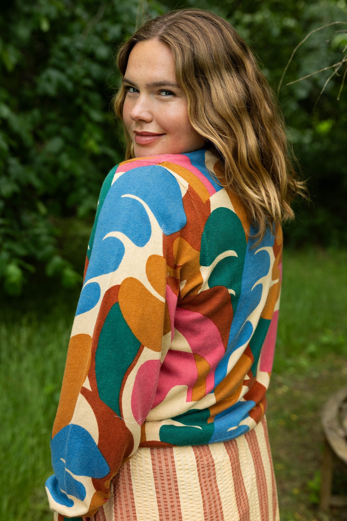 Lækker sweater i flot farverigt mønster til kvinder fra Danefæ