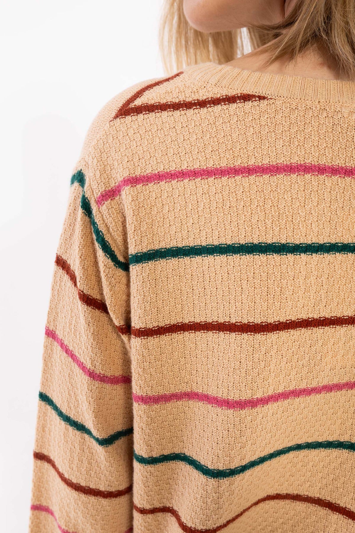 Fin perlestrikket sweater med smalle striber til kvinder