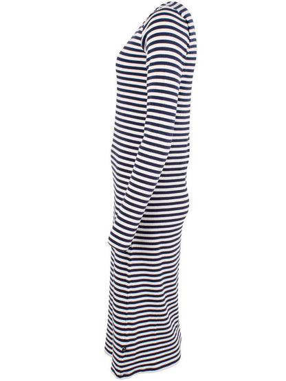 Elegant ribstrikket kjole med navyblå og hvide striber til kvinder