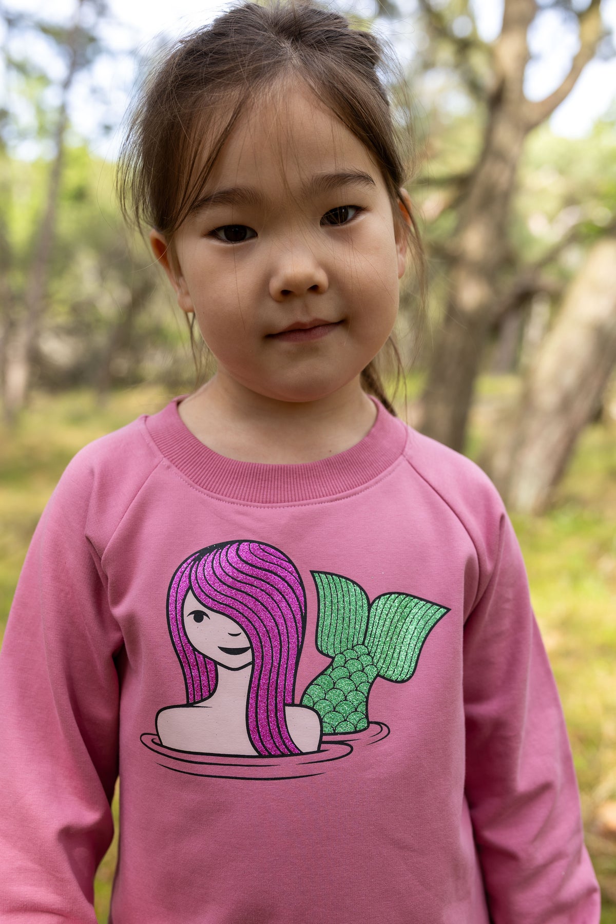 Skøn lyserød sweatshirt til børn med print af havfrue