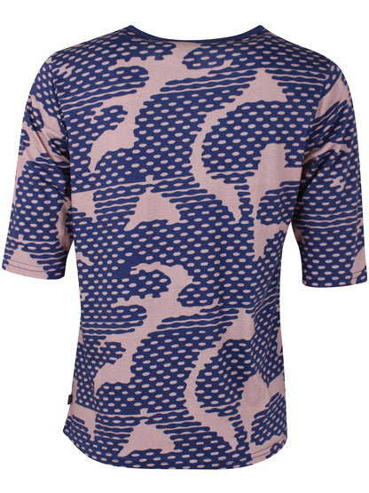 Lækker t-shirt med mønster i mørkeblå og støvet rosa til kvinder