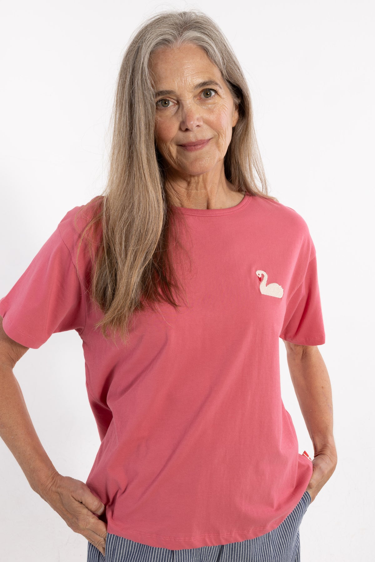 Danebasic Boxy Tee Soft Cherry SWAN