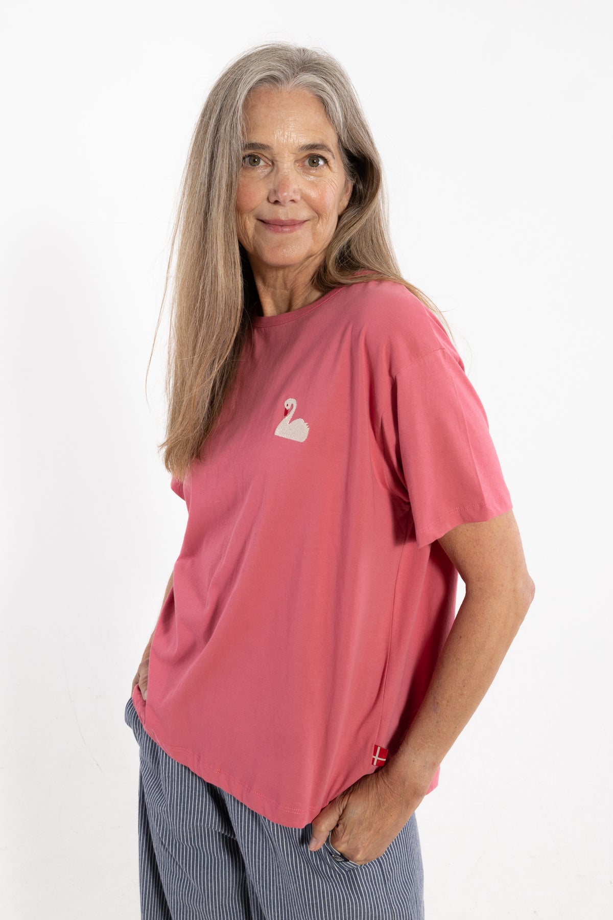 Danebasic Boxy Tee Soft Cherry SWAN