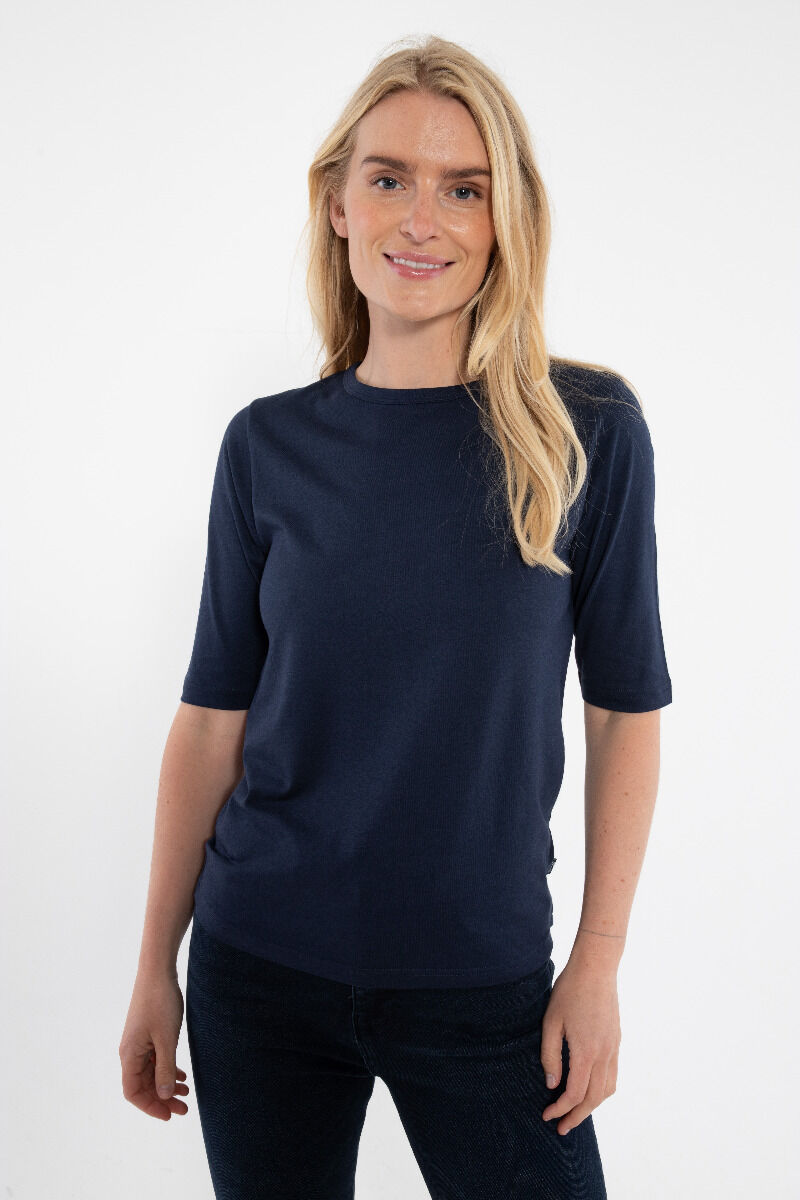 Lækker t-shirt i navyblå til kvinder