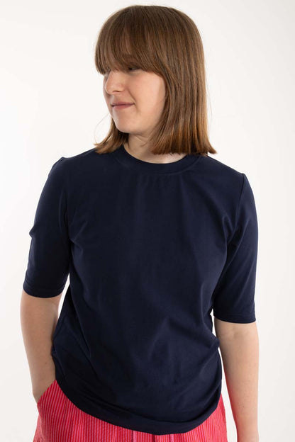 Navyblå t-shirt til kvinder
