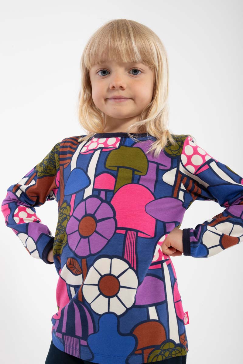 Bluse til børn med blomster og svampe 