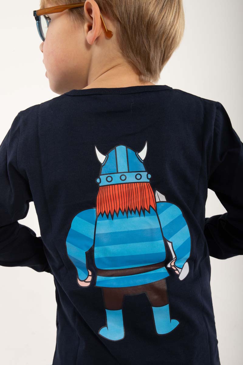 Sød navyblå bluse i bomuld til børn med print af vikingen Erik