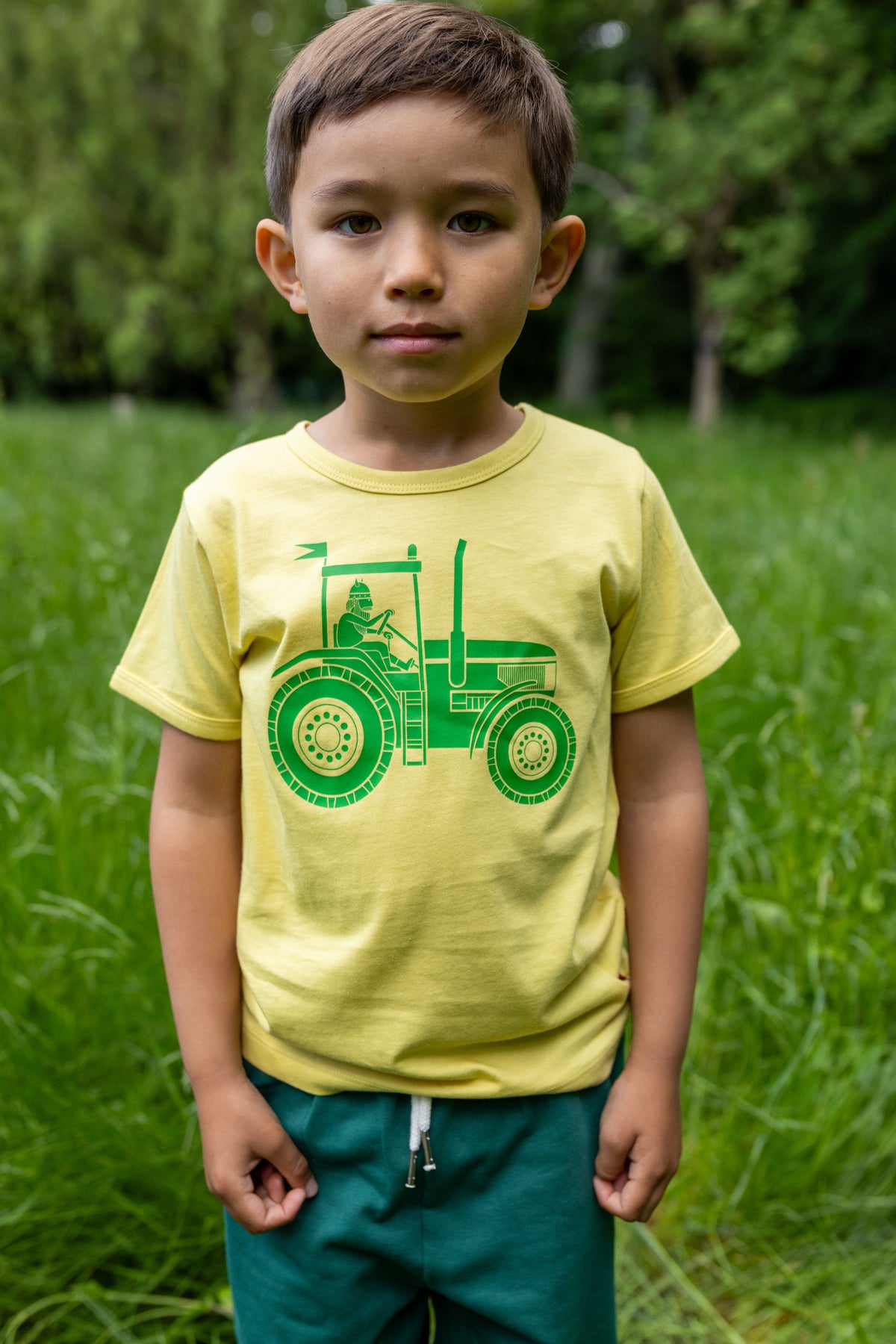 T-shirt med traktor til børn-1