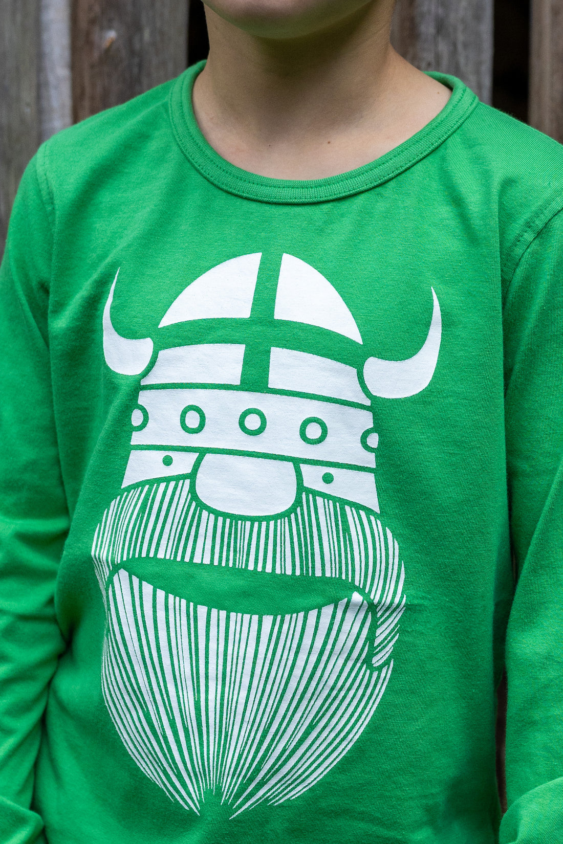 Grøn langærmet bluse med print af vikingen Erik til børn