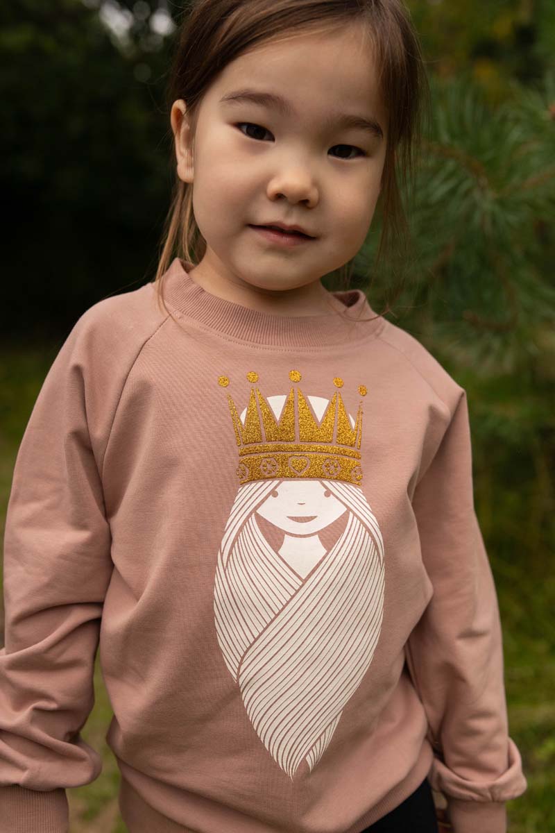 Sød rosabeige sweatshirt til børn med print af prinsesse
