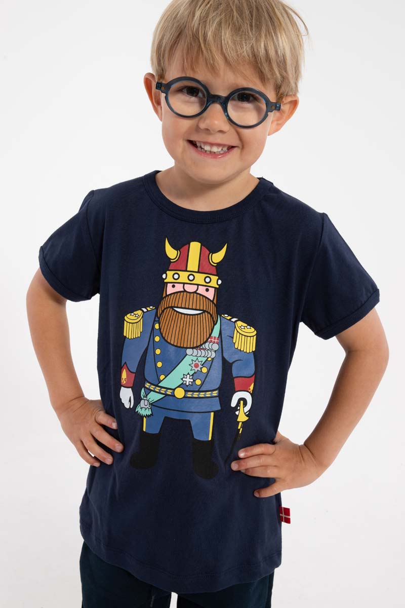 Sød navyblå t-shirt i bomuld til børn med print af konge