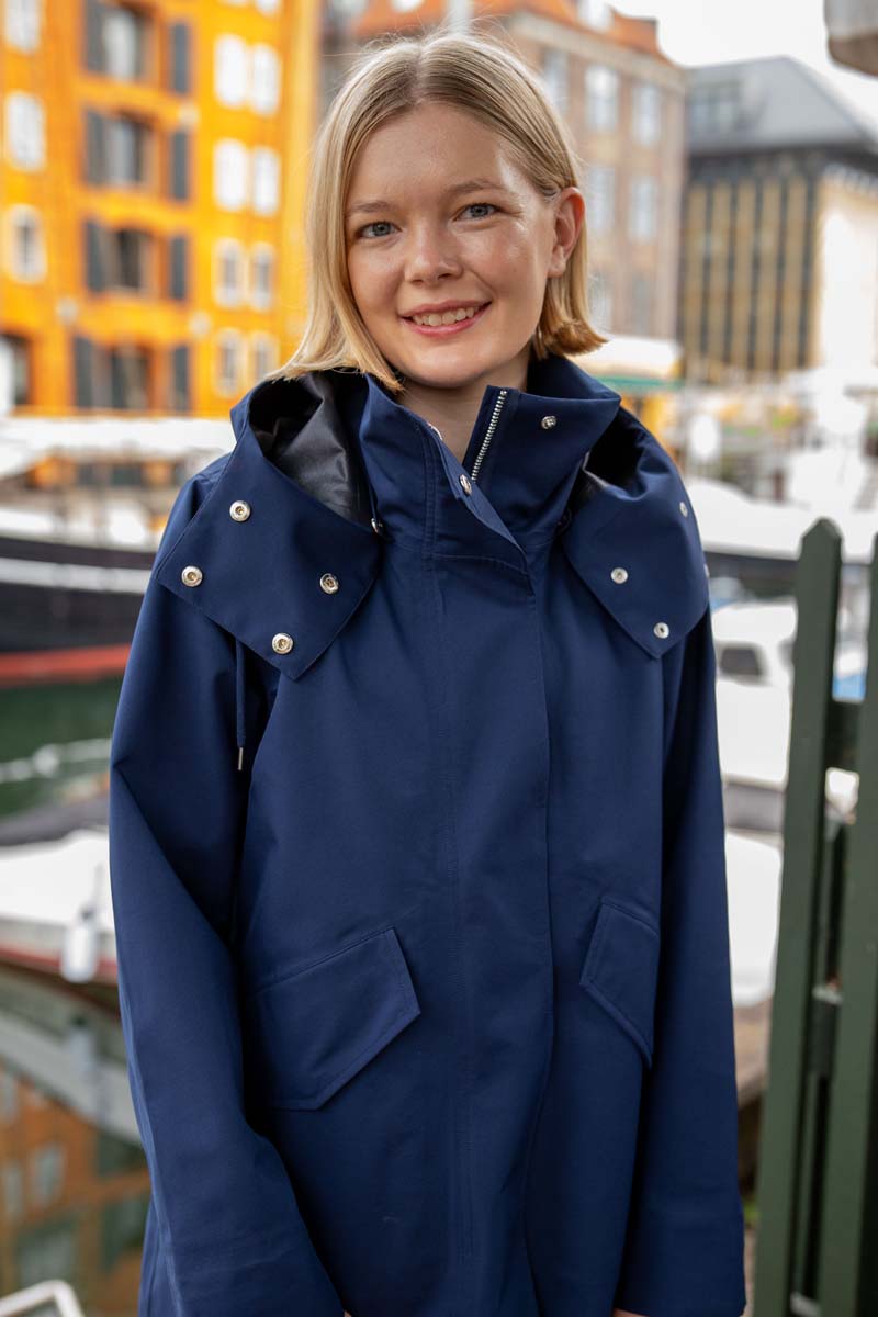Flot navyblå regnjakke til kvinder