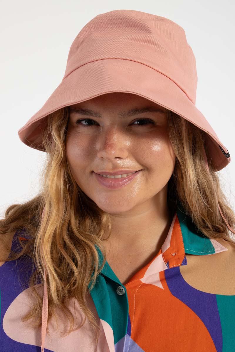 Fin rosabeige sommerhat til kvinder