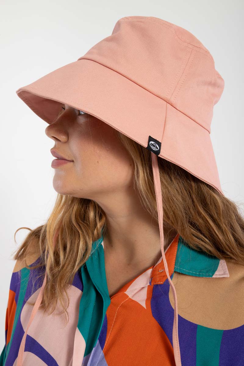 Fin rosabeige sommerhat til kvinder