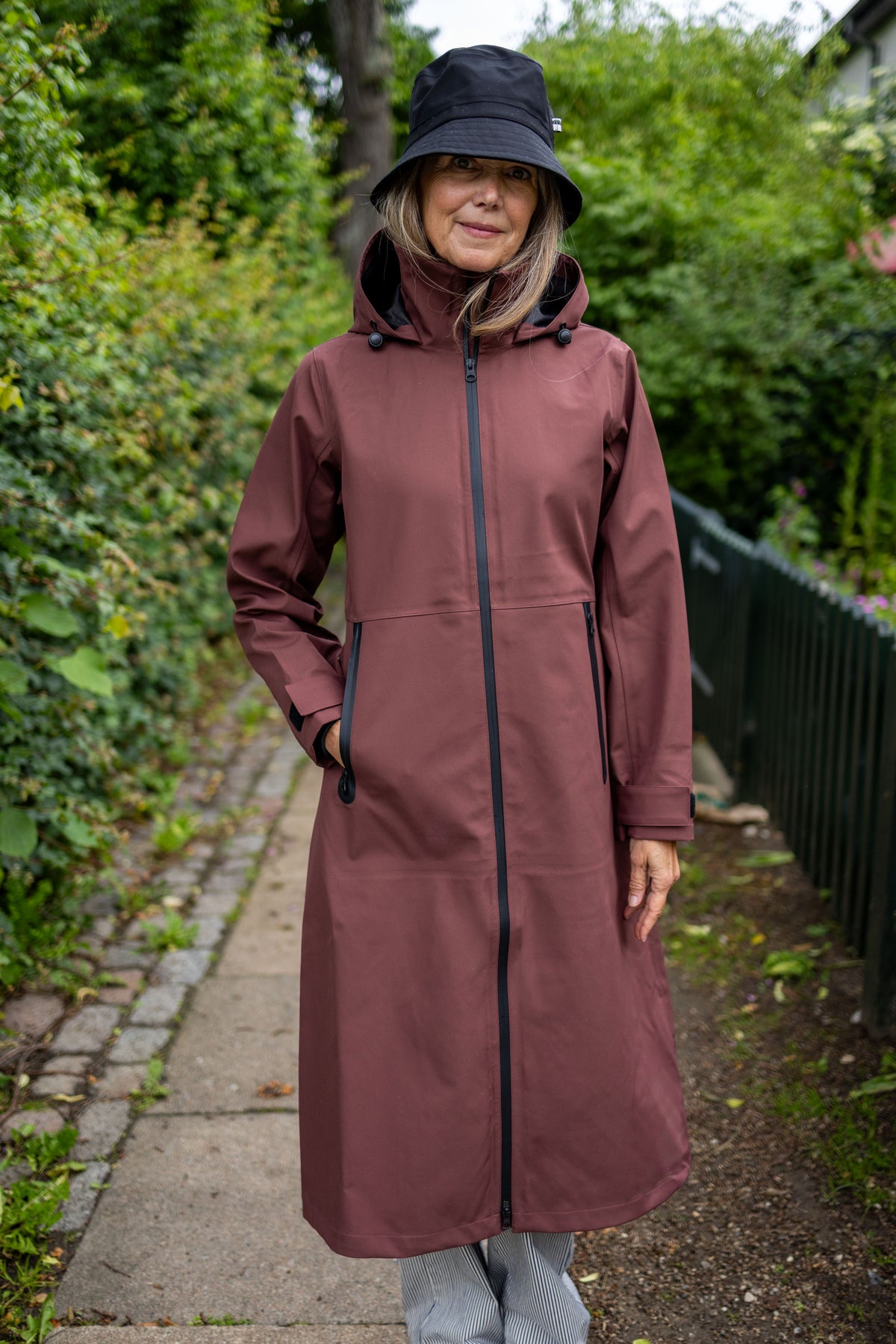 The Danedogwalker Raincoat Dk Merlot