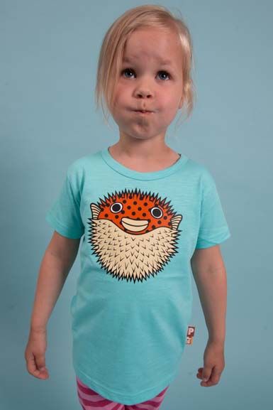 T-shirt til børn med pindsvinfisk   