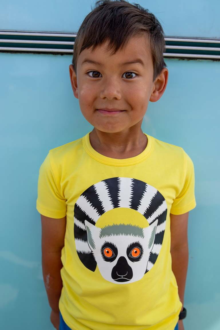 T-shirt til børn med lemur  