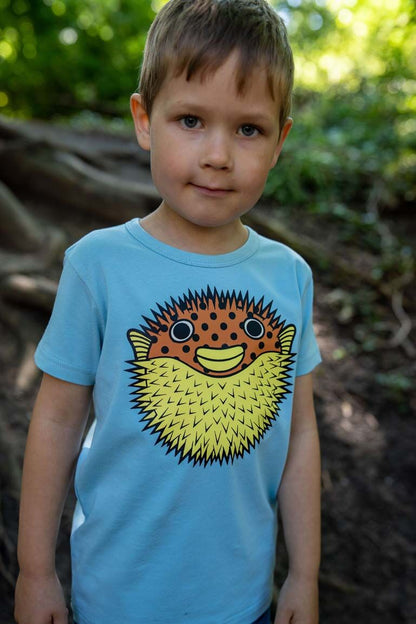 T-shirt til børn med pindsvinfisk   