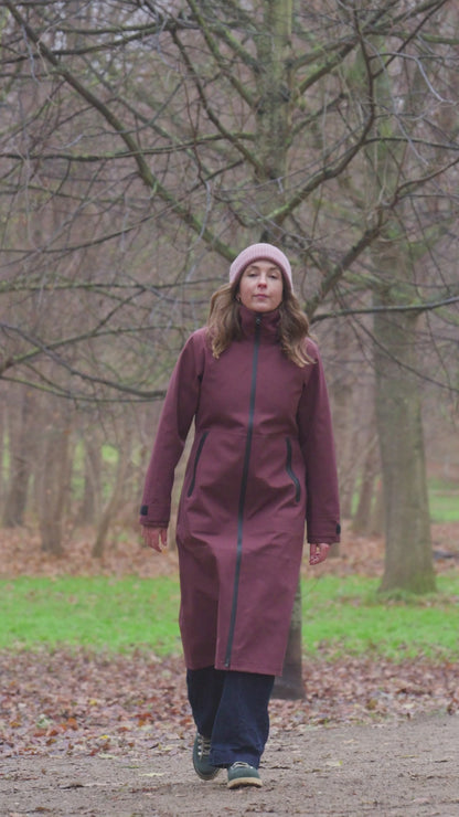 The Danedogwalker Raincoat Dk Merlot