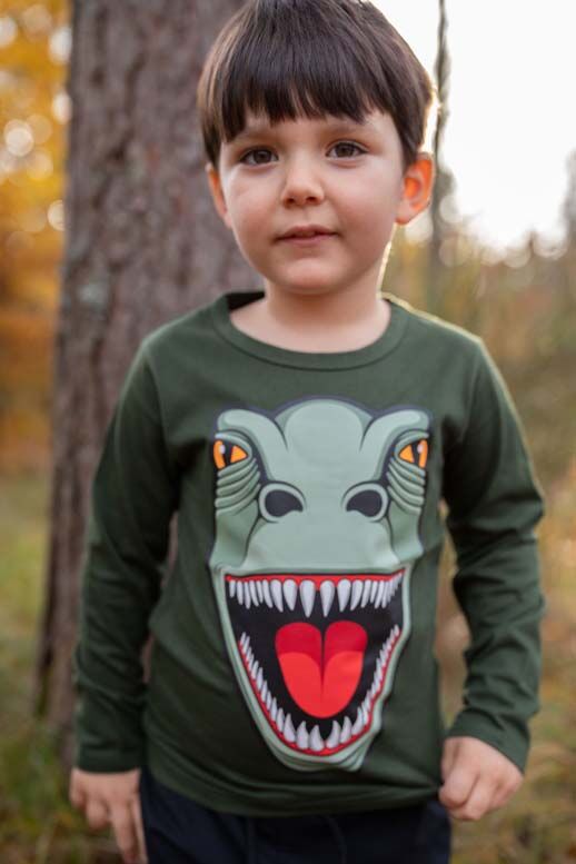 Lækker langærmet bluse til børn med print af t-rex dinosaur fra Dyr Cph