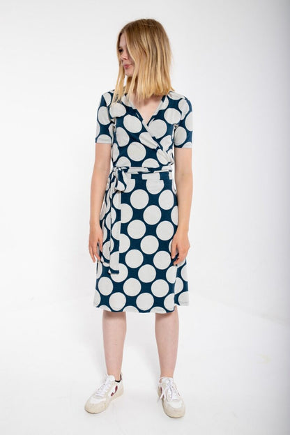 ORGANIC - Danevenice Dress Dusty navy/chalk MEGADOTS